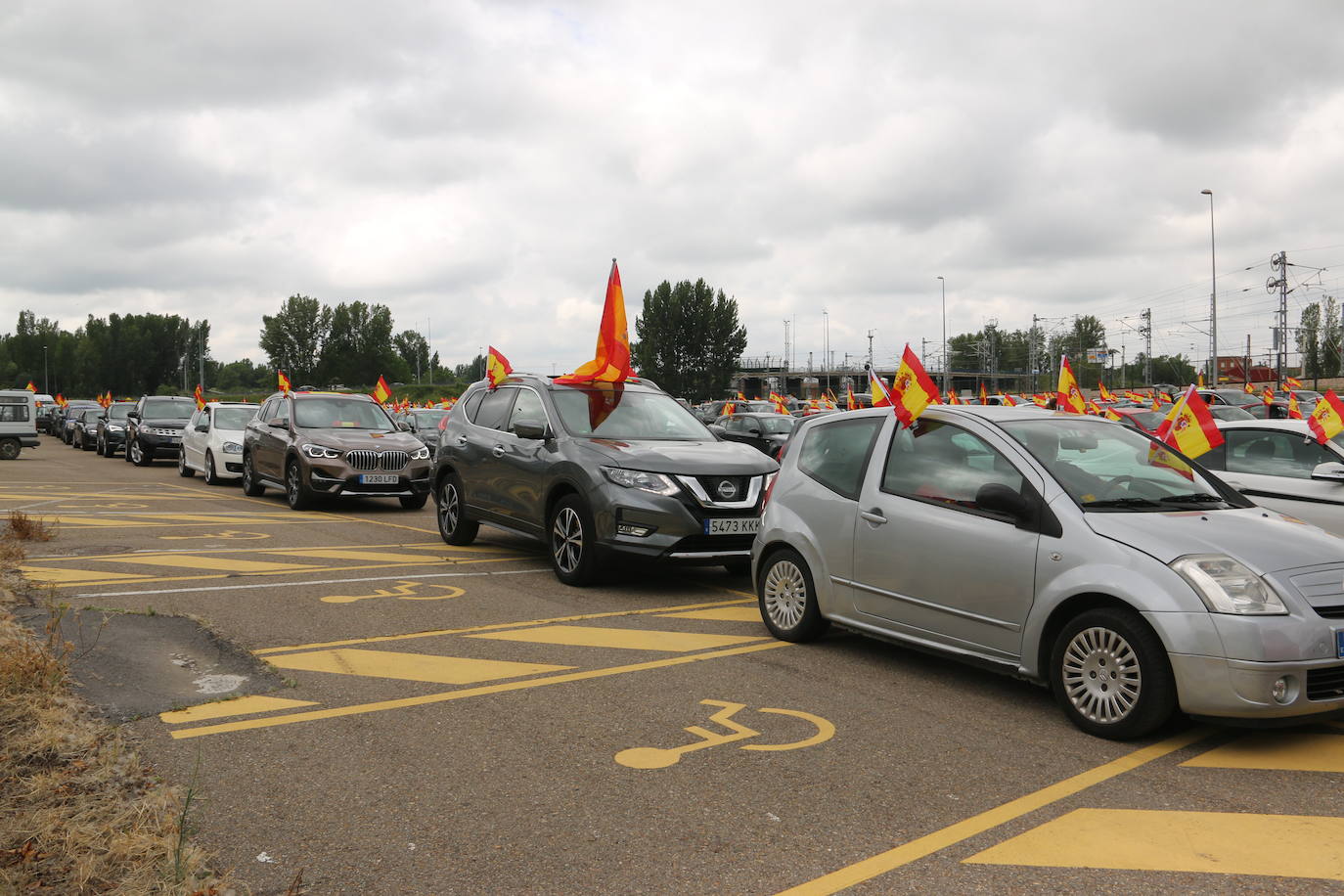 La marcha en automóvil propuesta por el partido de Abascal colapsa el centro de la ciudad durante media hora