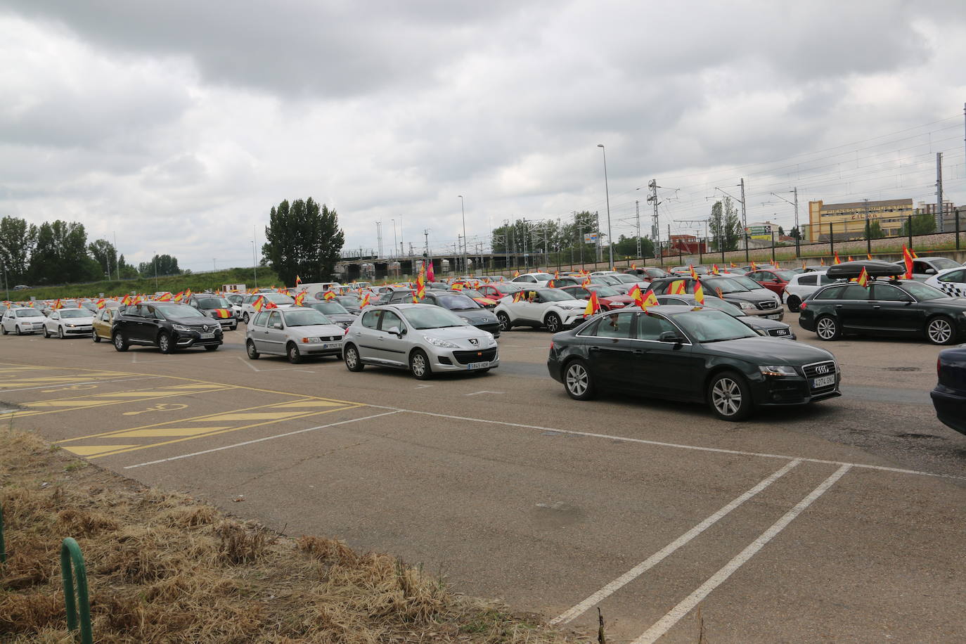 La marcha en automóvil propuesta por el partido de Abascal colapsa el centro de la ciudad durante media hora