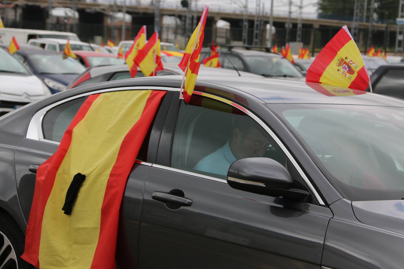 La marcha en automóvil propuesta por el partido de Abascal colapsa el centro de la ciudad durante media hora