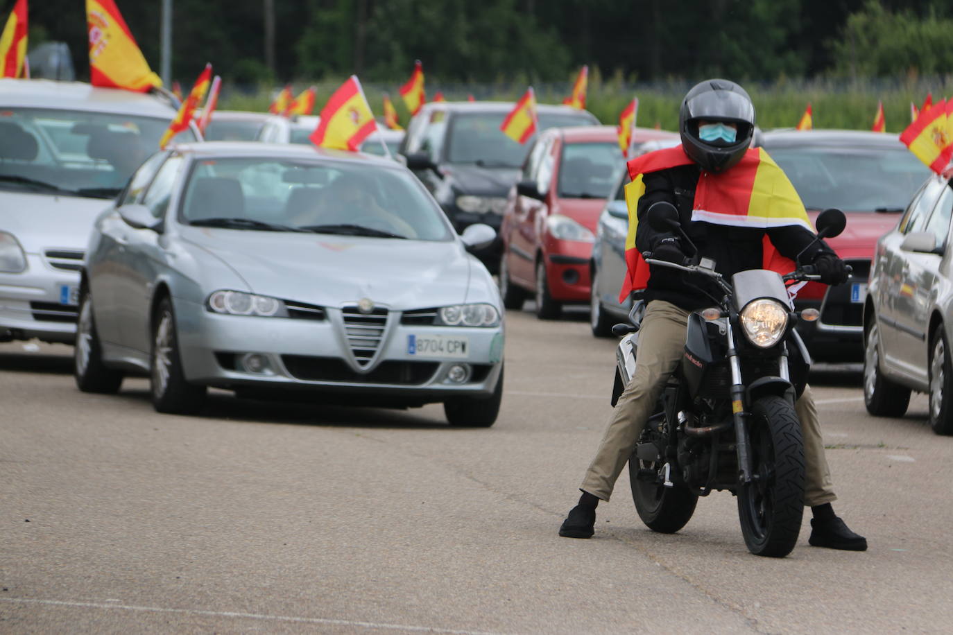 La marcha en automóvil propuesta por el partido de Abascal colapsa el centro de la ciudad durante media hora