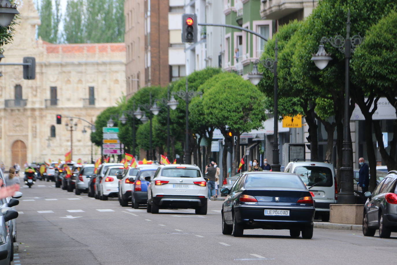La marcha en automóvil propuesta por el partido de Abascal colapsa el centro de la ciudad durante media hora