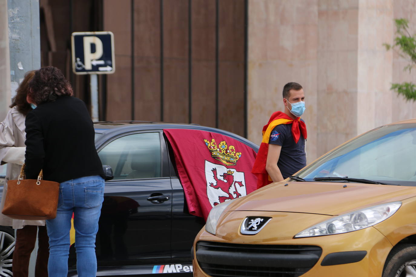 La marcha en automóvil propuesta por el partido de Abascal colapsa el centro de la ciudad durante media hora