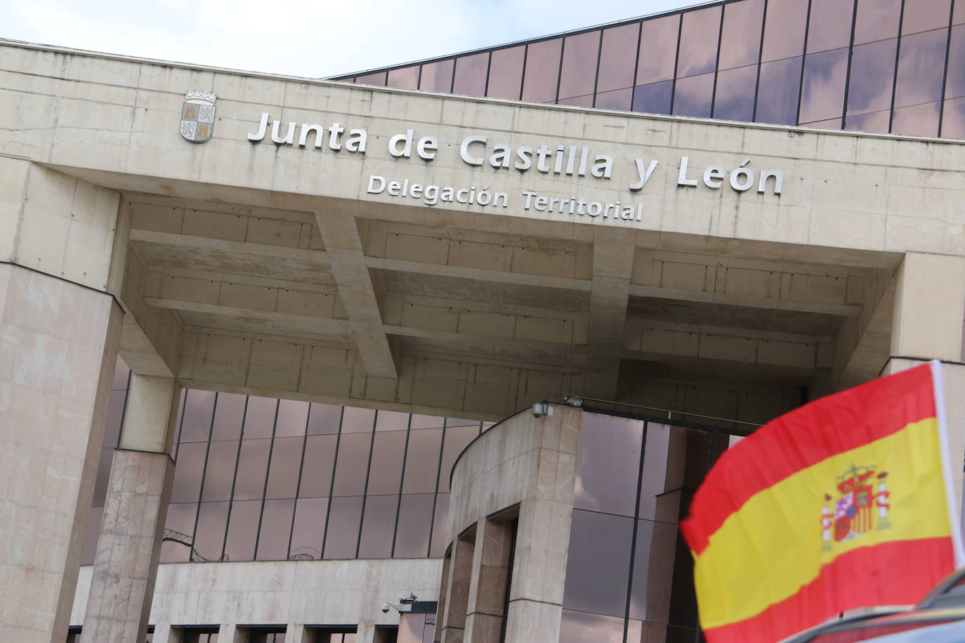 La marcha en automóvil propuesta por el partido de Abascal colapsa el centro de la ciudad durante media hora