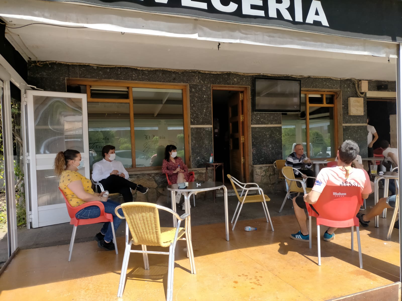 Fotos: Laguna de Negrillos vuelve a los bares