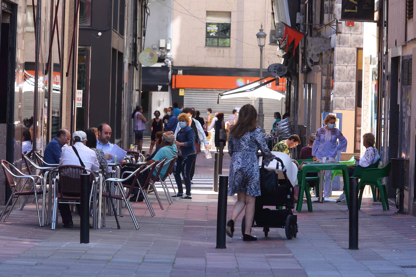 Un recorrido en fotografías por la localidad de Ponferrada, que inicia la segunda semana en 'fase 1' de la desescalada.