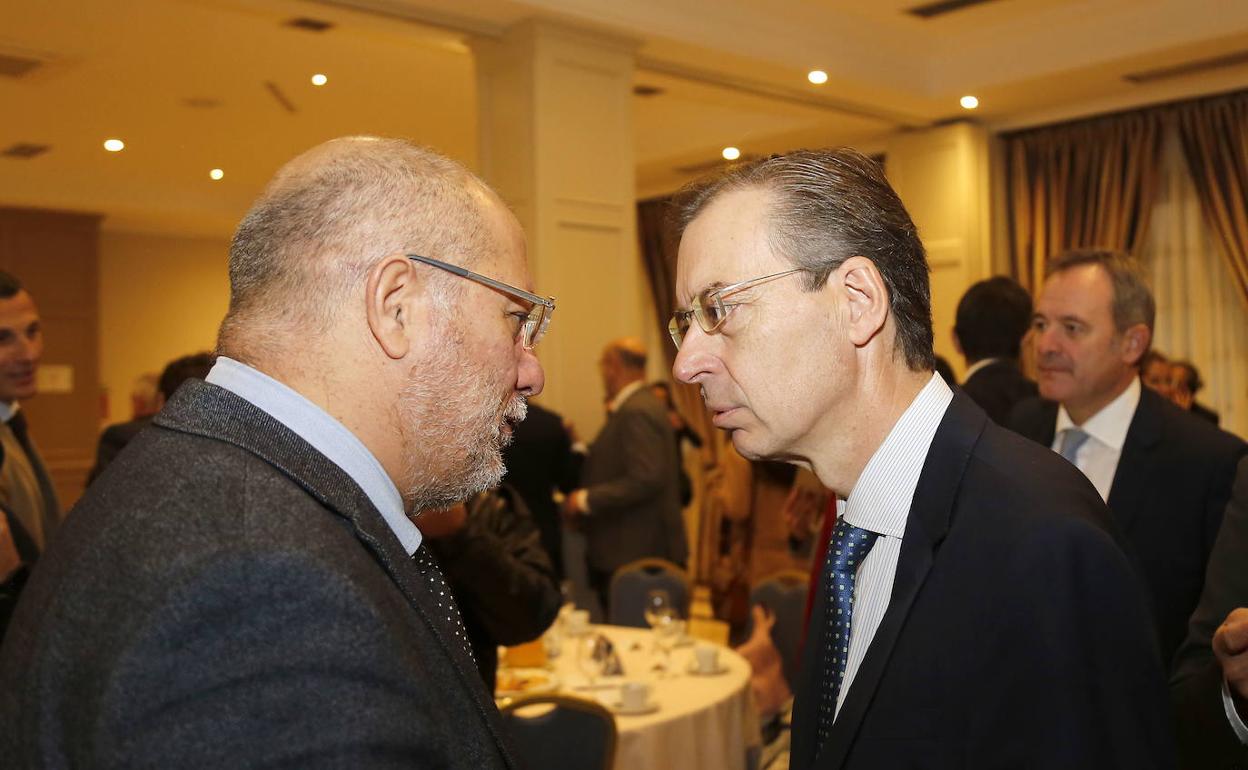 Francisco Igea y Germán Barrios, durante un foro económico de El Norte en 2019. 