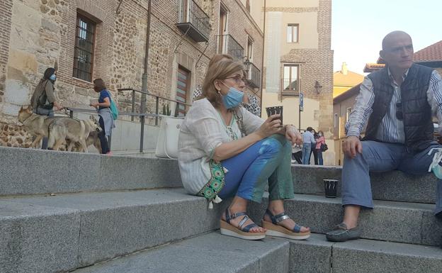 La plaza Don Gutierre también congregó a numerosos 'parroquianos'.