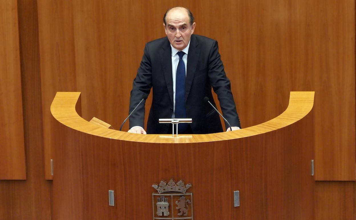 Tomás Quintana en el pleno de las Cortes.