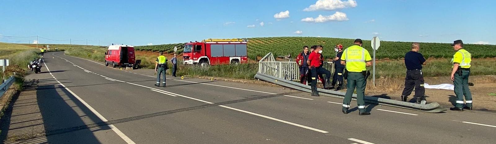 Vecinos de la zona lograron extraer al ocupante del vehículo pero no pudieron salvar su vida | Hasta el lugar se desplazaron efectivos de Guardia Civil, Emergencias Sacyl y Bomberos León. 