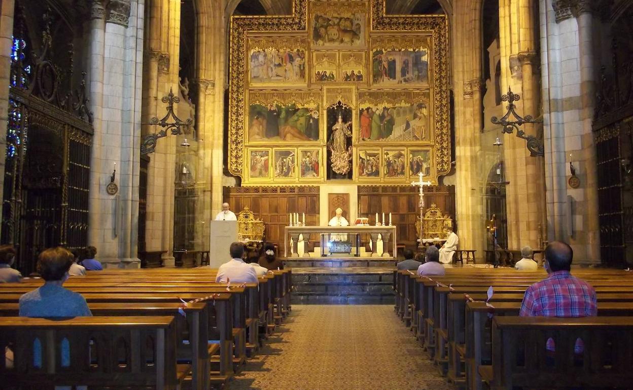 Primera misa en la Catedral de León.