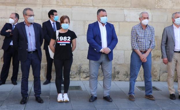 Galería. Duelo a las puertas de la Diputación de León.