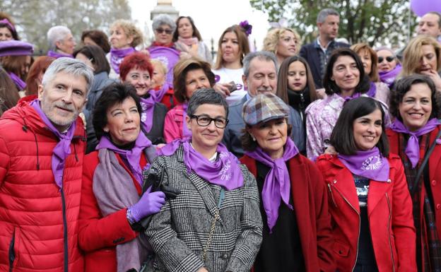 Una foto de las ministras y el ministro que acudieron a la manifestación del 8M. 