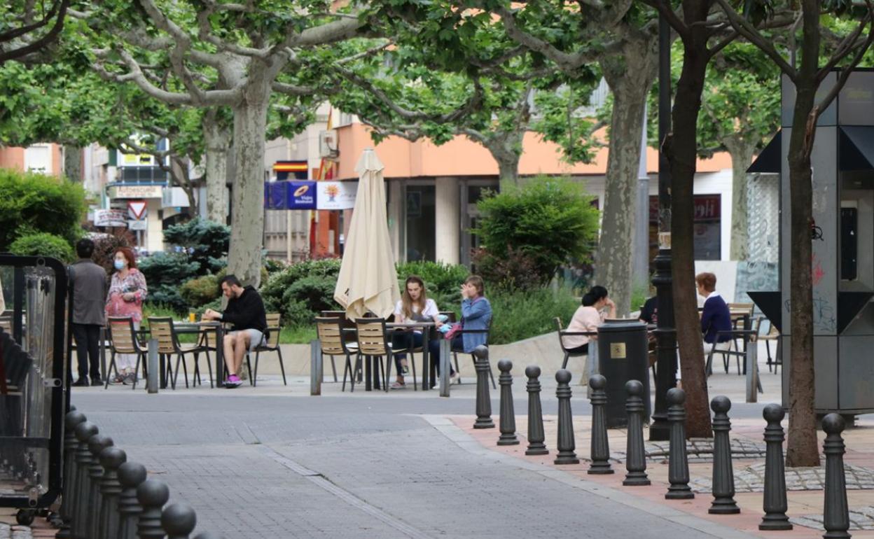 Una terraza en la capital leonesa. 