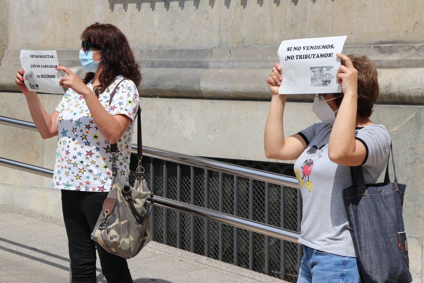 Fotos: Concentración de las agencias de viaje en León