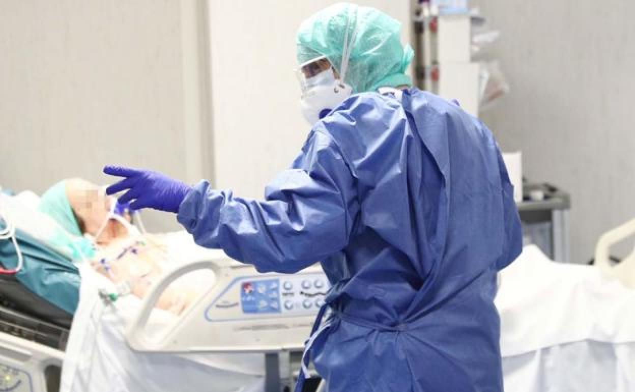 Imagen de una UCI en un hospital durante la crisis sanitaria.