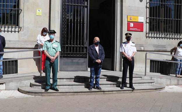 Minuto de silencio también frente a subdelegación del Gobierno.