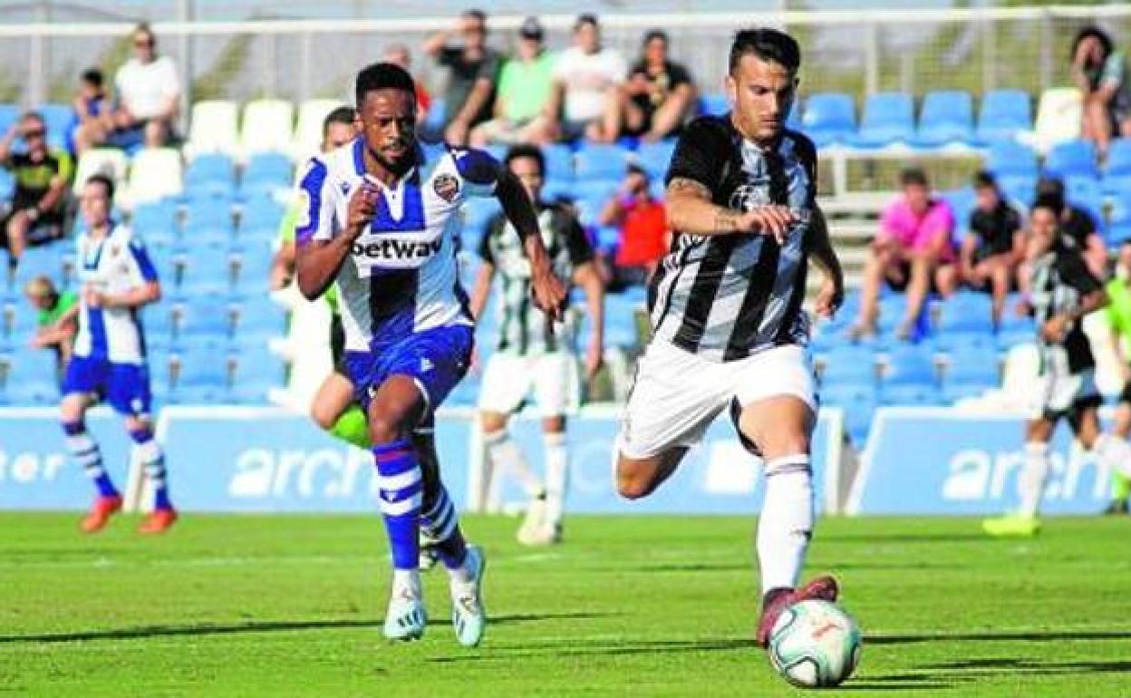 Un partido disputado en el Pinatar Arena, que iba a acoger la sede central del torneo.