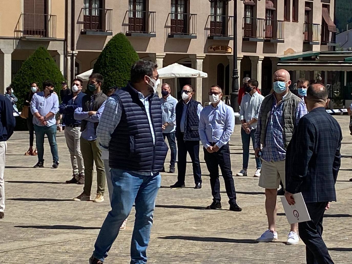 Ponferrada acoge la protesta silenciosa del colectivo empresarial para reclamar estímulos económicos y ampliación de los ERTE.