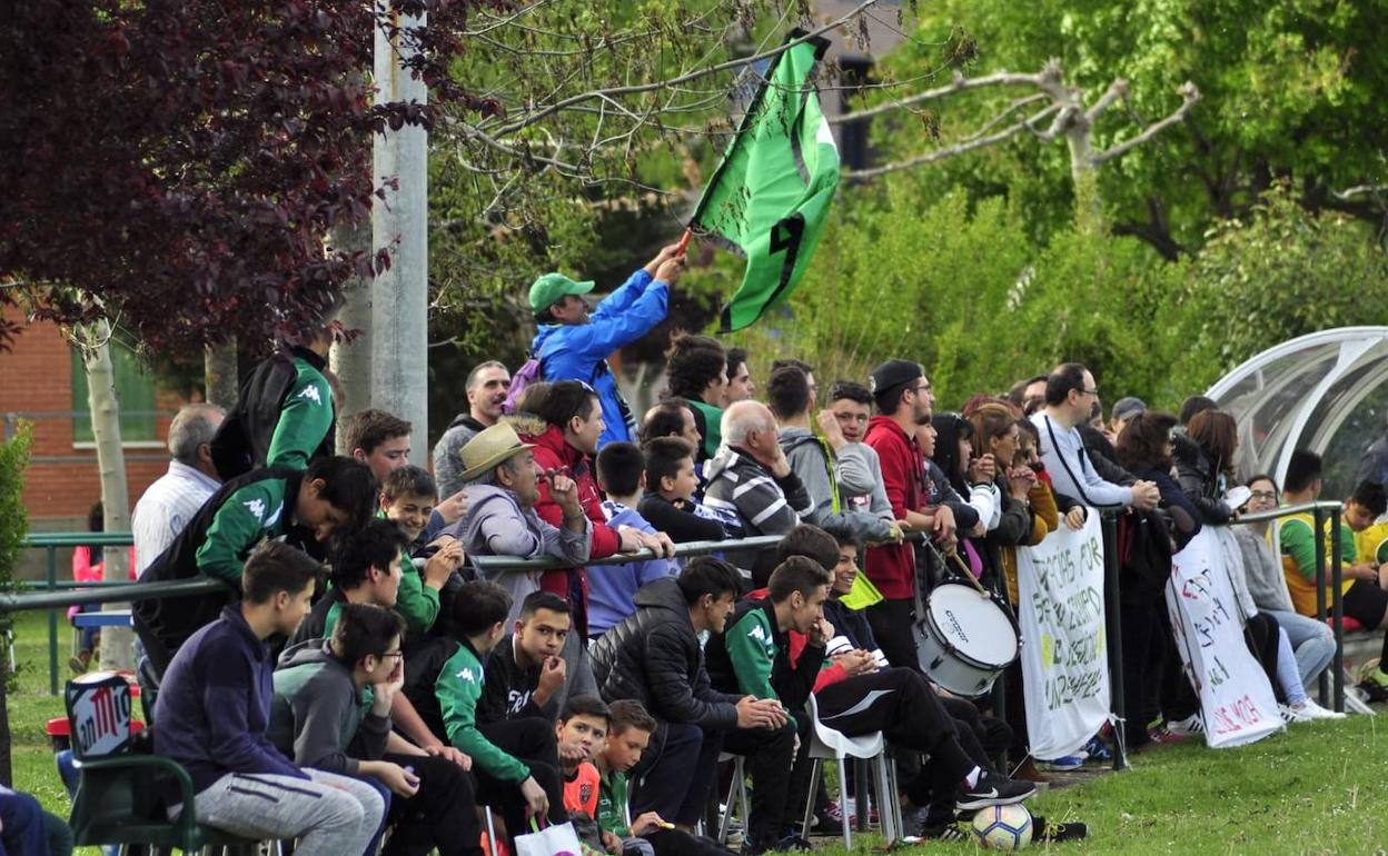 Afición del Onzonilla durante un partido del equipo.