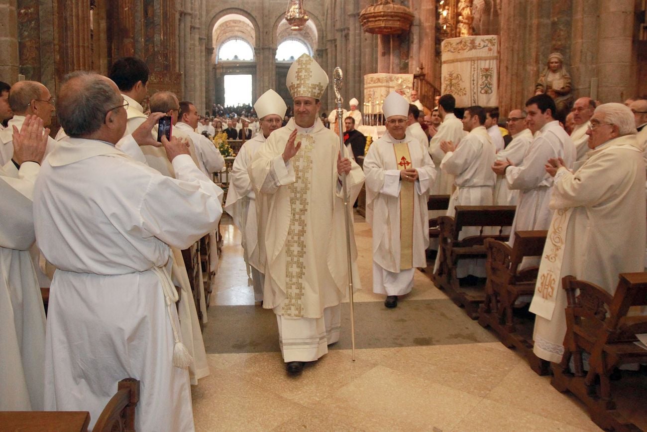 El leonés Jesús Fernández, cura de la Cultural y obispo auxiliar de Santiago, nuevo obispo de Astorga. En las imágenes, nombramiento como auxiliar de Santiago.