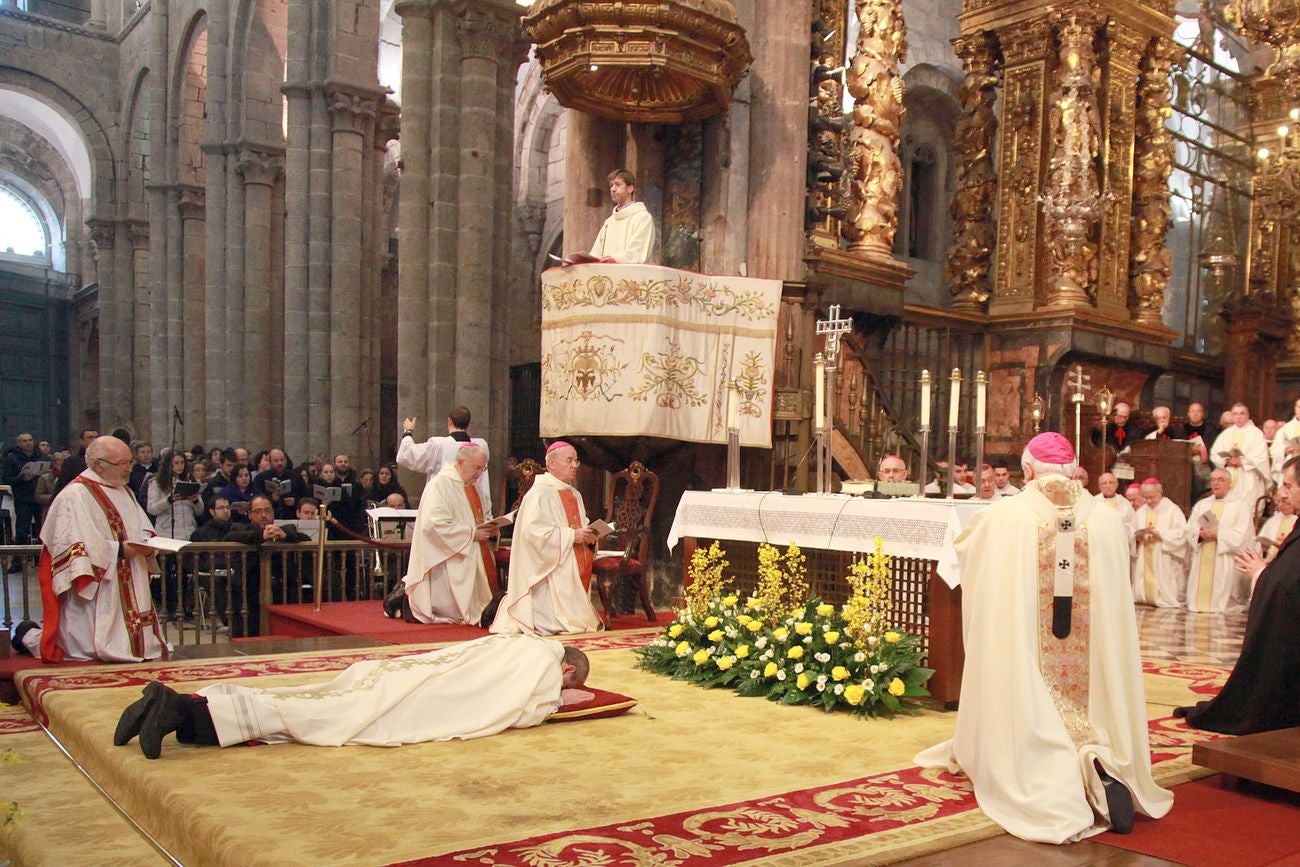 El leonés Jesús Fernández, cura de la Cultural y obispo auxiliar de Santiago, nuevo obispo de Astorga. En las imágenes, nombramiento como auxiliar de Santiago.