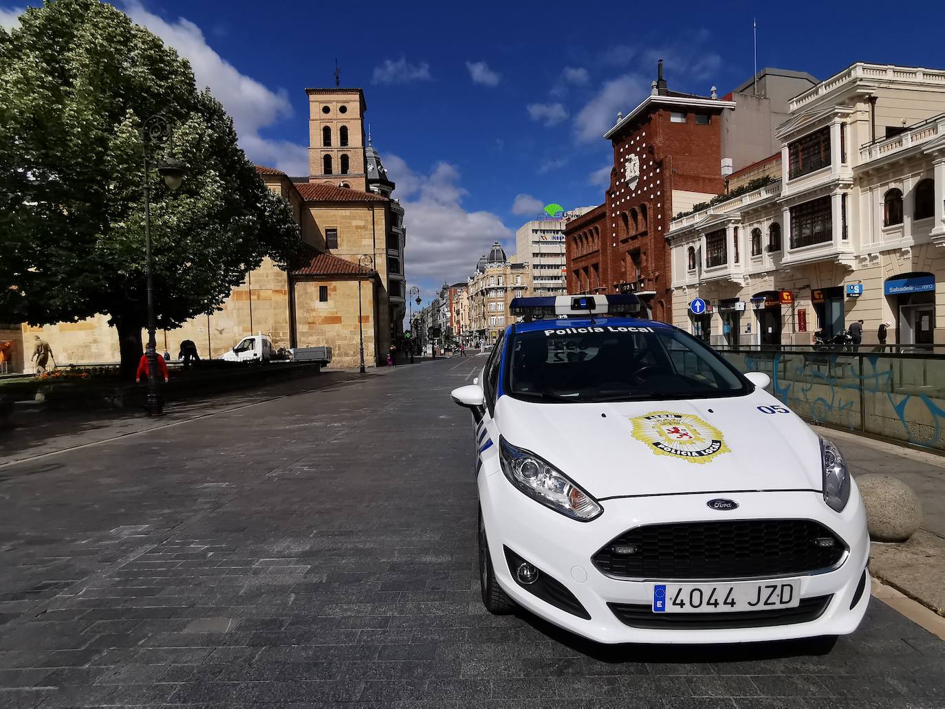 Con la 'fase 2' ya consolidada en León capital, la desescalada avanza en León con una actividad que recuerda a la estapa previa a la pandemia.