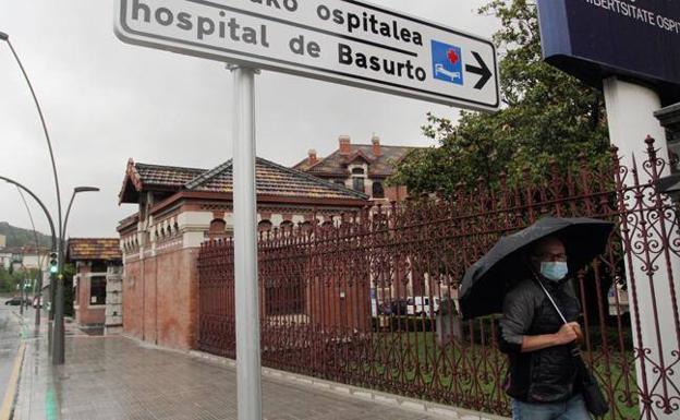 Entrada al hospital de Basurto.