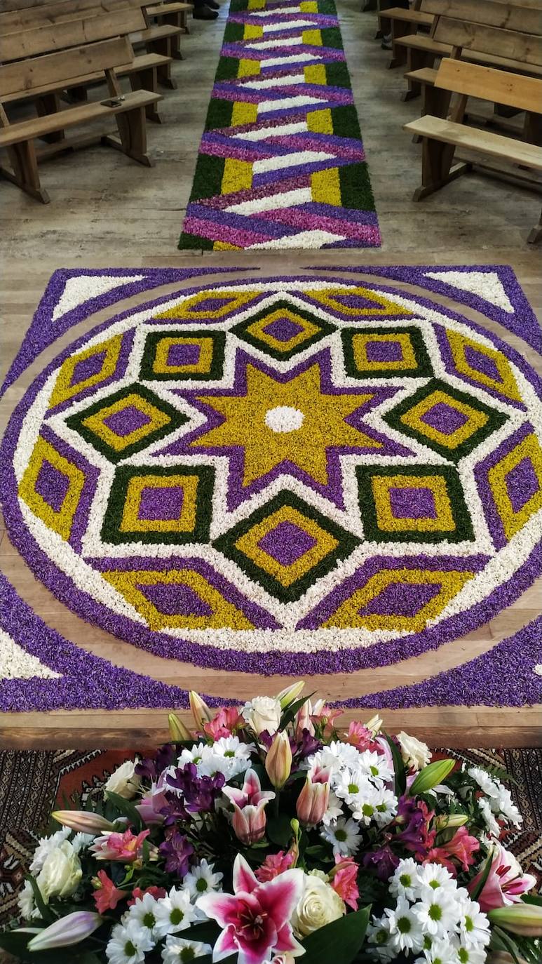 Fotos: Una alfombra de flores en Cuenabres