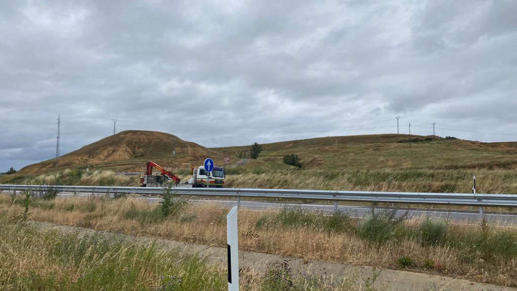 Fotos: Obras de reparación en la A-60 en sentido León