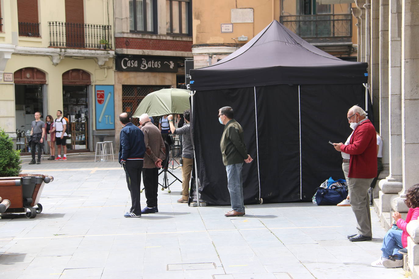 El rodaje de la serie '3 Caminos' llega a León capital con la participación de Alex González, Verónica Echegui y Cecilia Suárez, entre otros.