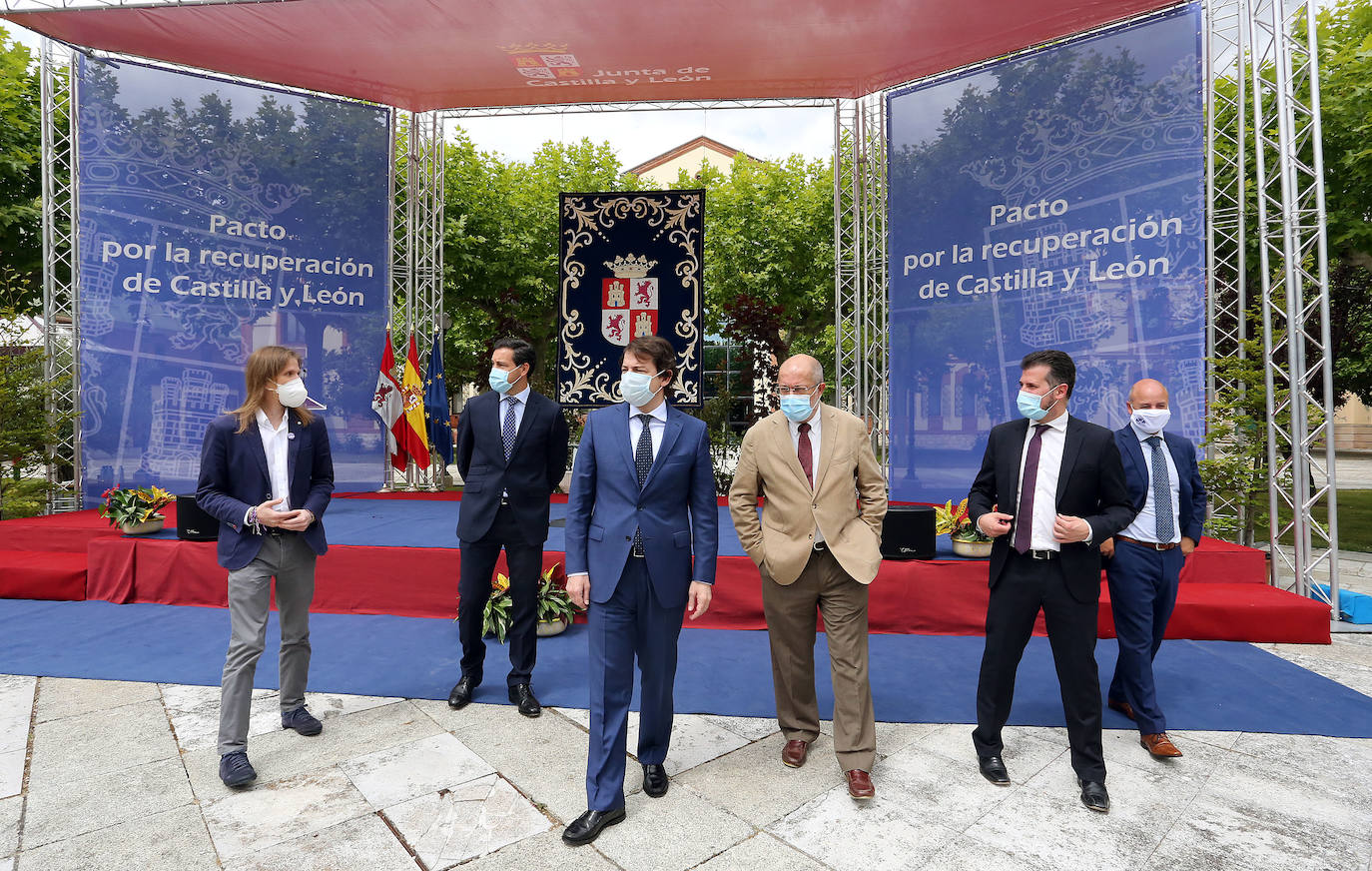 Fotos: Firma del Pacto por la Recuperación Económica, el Empleo y la Cohesión Social en Castilla y León