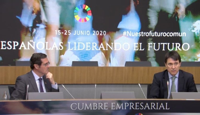 El presidente de la CEOE, Antonio Garamendi, junto al vicepresidente de Farmaindustria, Juan López-Belmonte. 