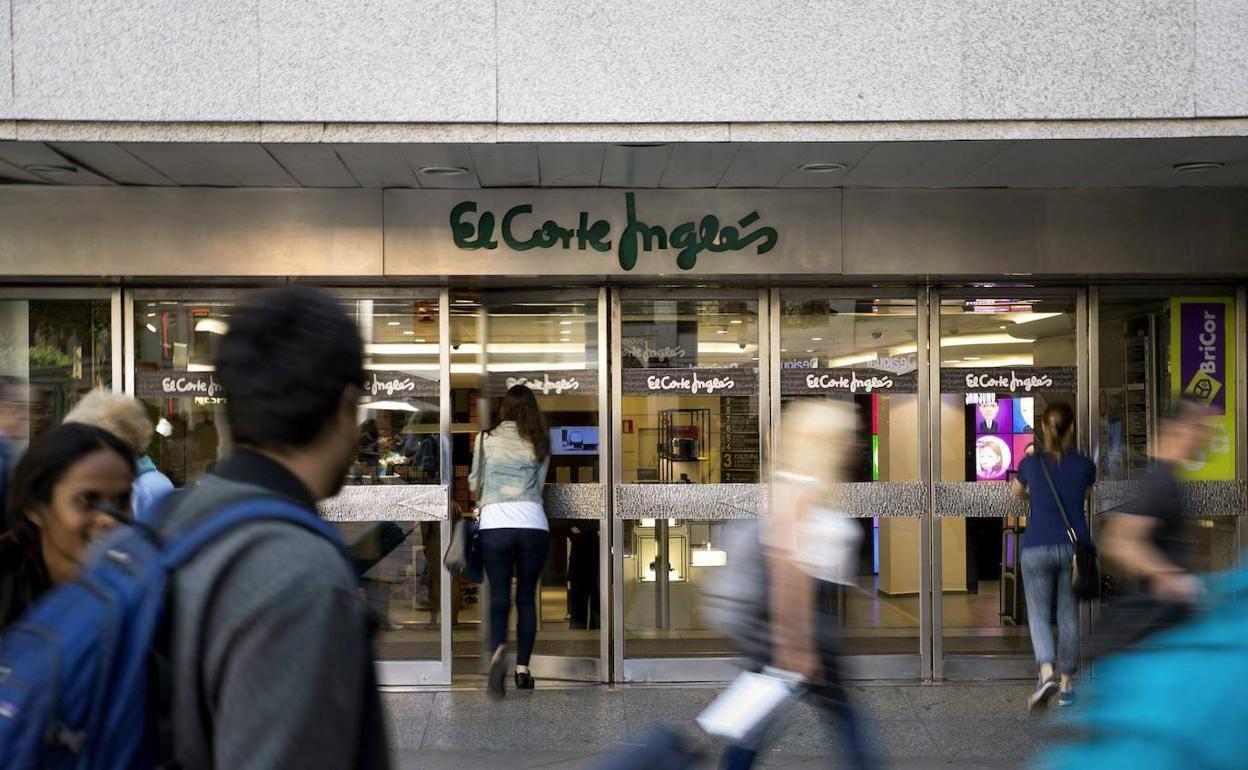 Corte Inglés bonificará a sus clientes en las comrpas estivales. 