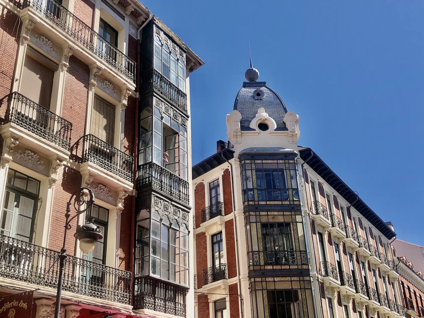 Gaudí es uno de los personajes claves en la confección del actual estado de León.