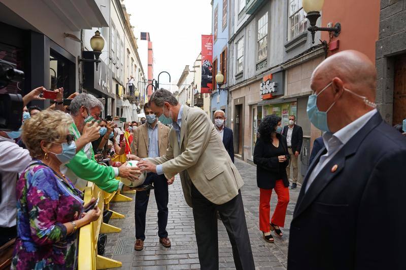 Don Felipe y doña Letizia inician su periplo en Canarias como primer destino de su gira por toda España tras el confinamiento.