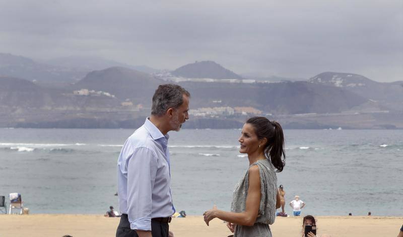 Don Felipe y doña Letizia inician su periplo en Canarias como primer destino de su gira por toda España tras el confinamiento.