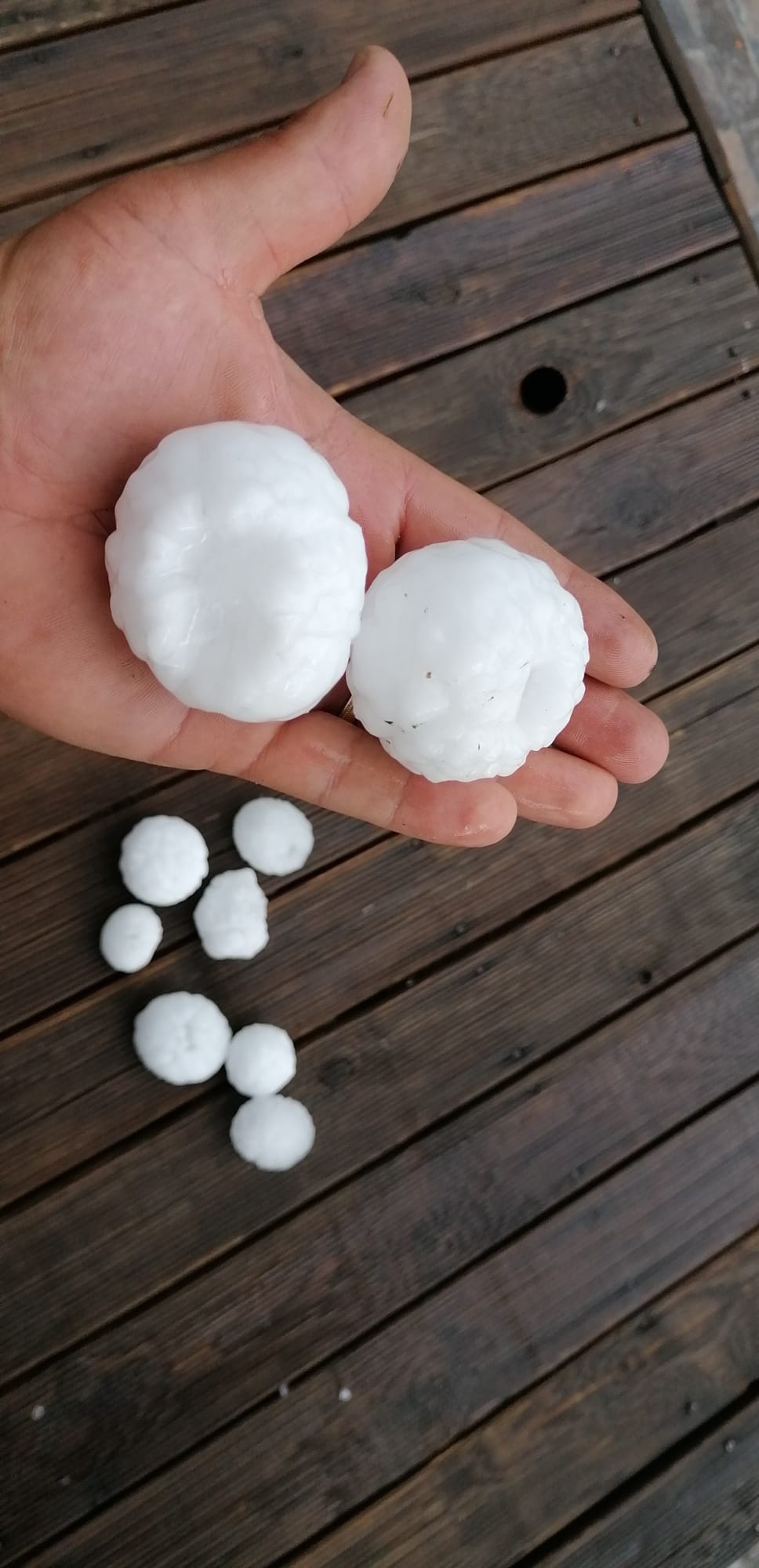 Tamaño de las piedras de granizo caídas en Villafeide.