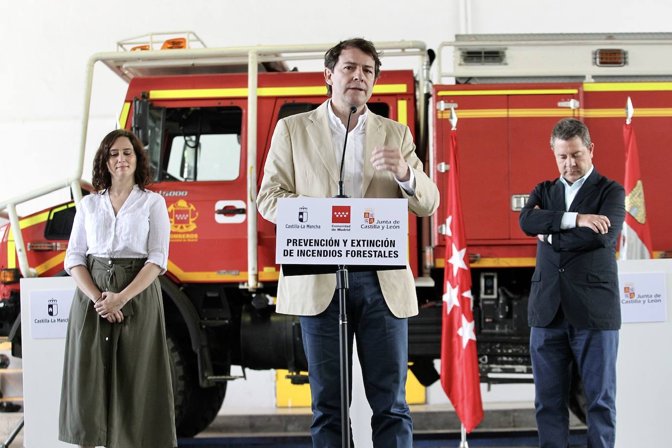 Fotos: Los presidentes de Madrid, Castilla y León y Castilla La Mancha firman un convenio de colaboración sobre inciensos forestales