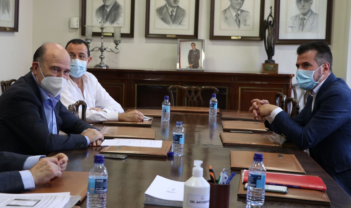Fotos: Luis Tudanca se reúne con el Consejo de Colegios de Médicos de Castilla y León