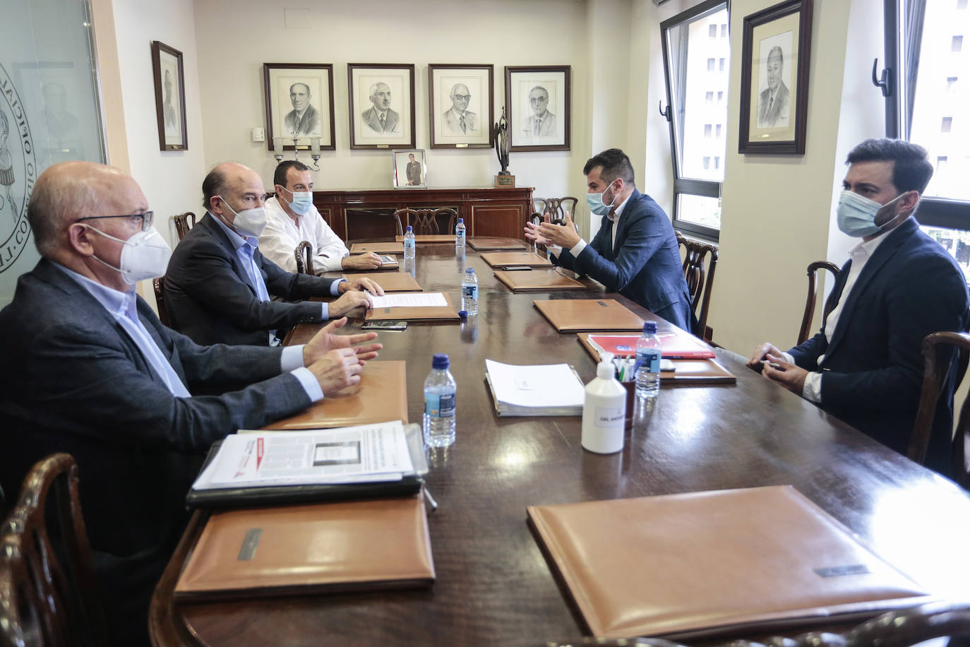 Fotos: Luis Tudanca se reúne con el Consejo de Colegios de Médicos de Castilla y León