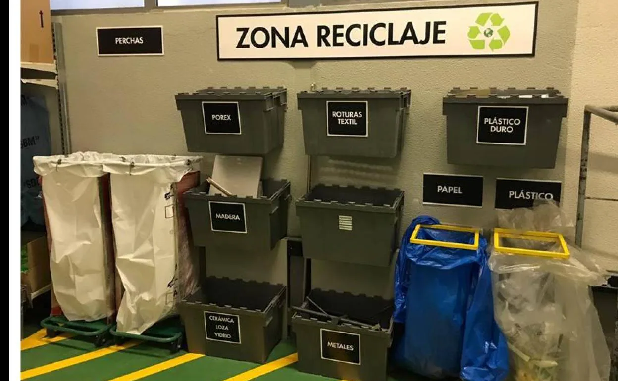 Zona de reciclaje de el Corte Inglés. 