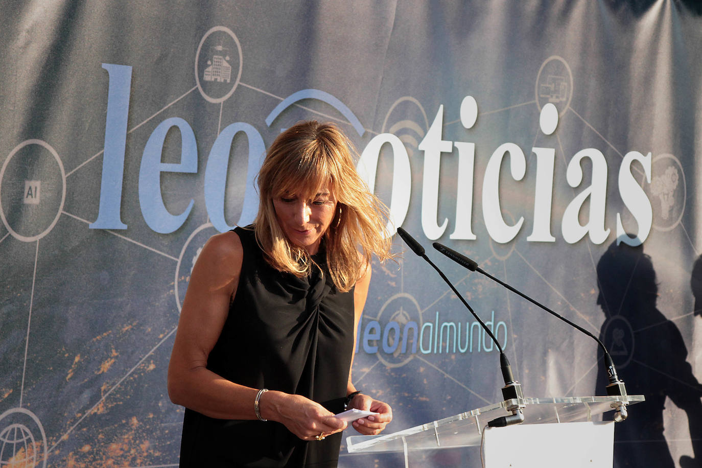 Leonoticias entrega 25 'Leones Alados' a quienes «han participado en una lucha sin descanso» contra el COVID-19 | El diario digital celebra el evento 'León con fuerza frente al COVID-19' para reconocer la labor de diferentes entidades durante la pandemia del coronavirus. 