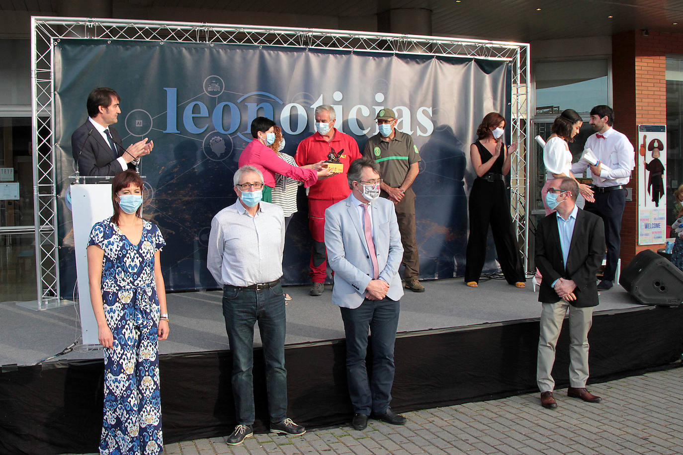 Leonoticias entrega 25 'Leones Alados' a quienes «han participado en una lucha sin descanso» contra el COVID-19 | El diario digital celebra el evento 'León con fuerza frente al COVID-19' para reconocer la labor de diferentes entidades durante la pandemia del coronavirus. 