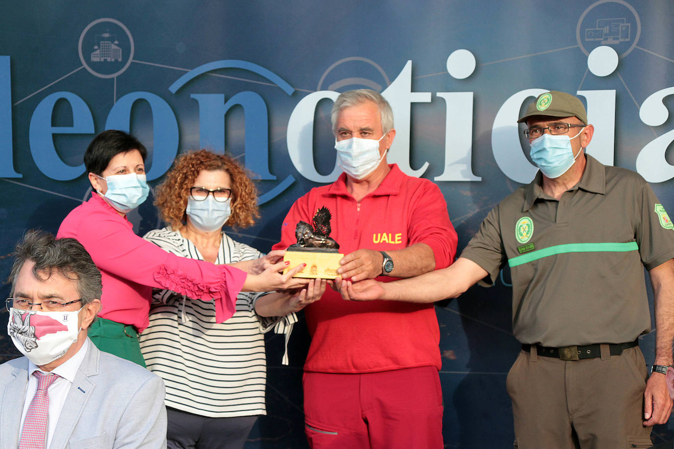 Leonoticias entrega 25 'Leones Alados' a quienes «han participado en una lucha sin descanso» contra el COVID-19 | El diario digital celebra el evento 'León con fuerza frente al COVID-19' para reconocer la labor de diferentes entidades durante la pandemia del coronavirus. 
