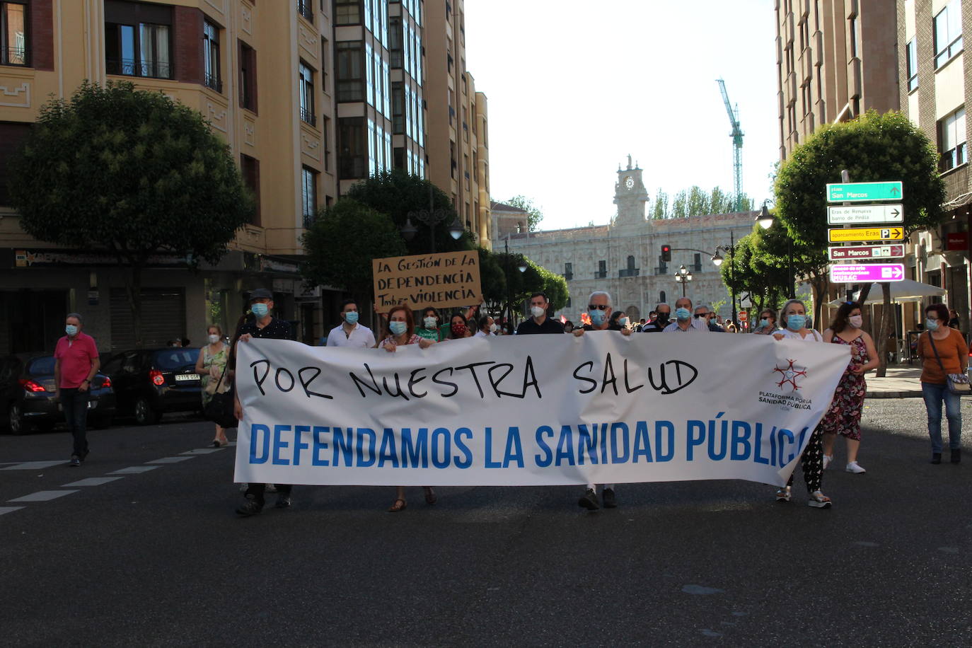 Fotos: León sale a la calle para luchar por el sistema público de salud