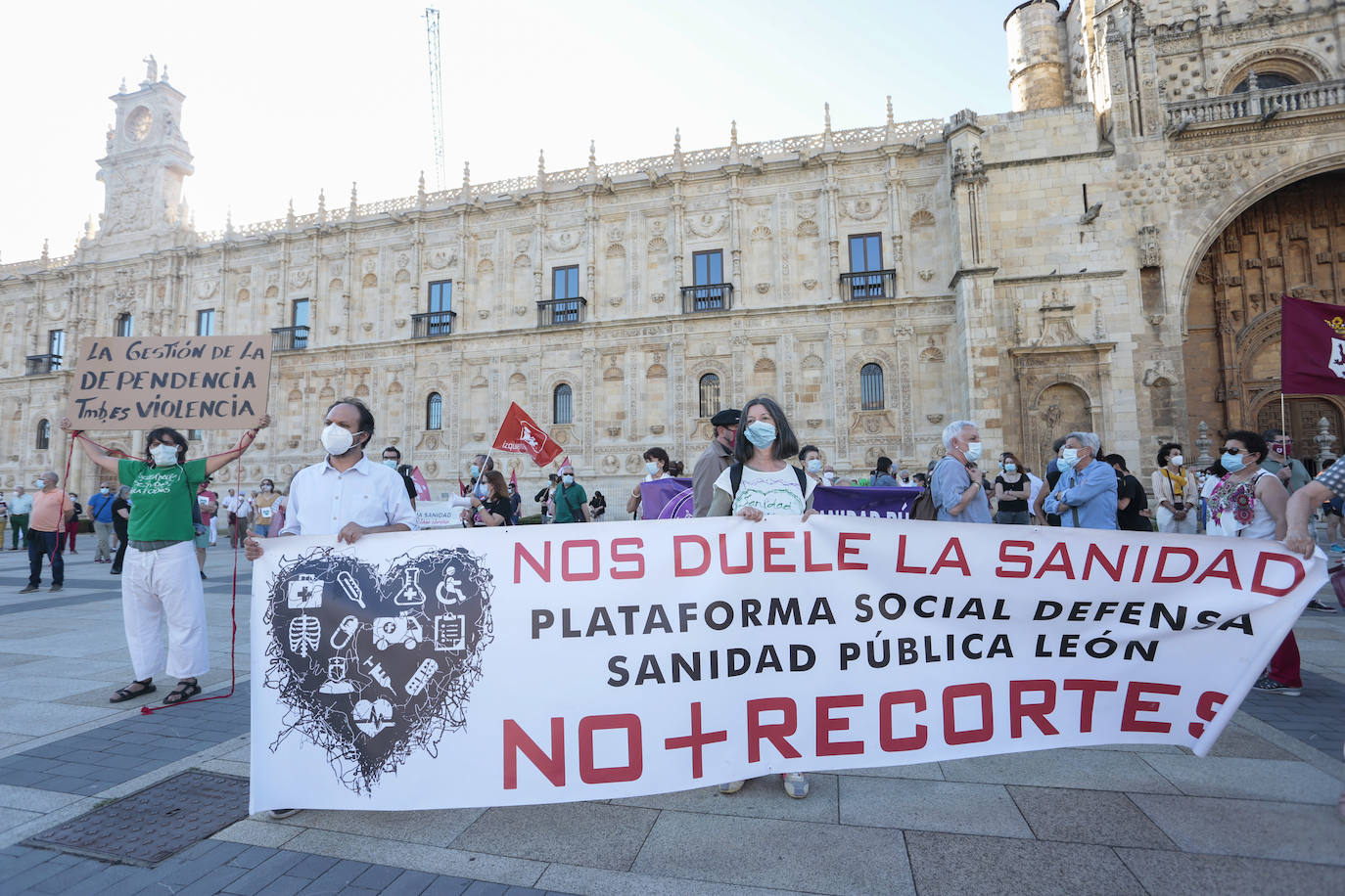 Fotos: León sale a la calle para luchar por el sistema público de salud