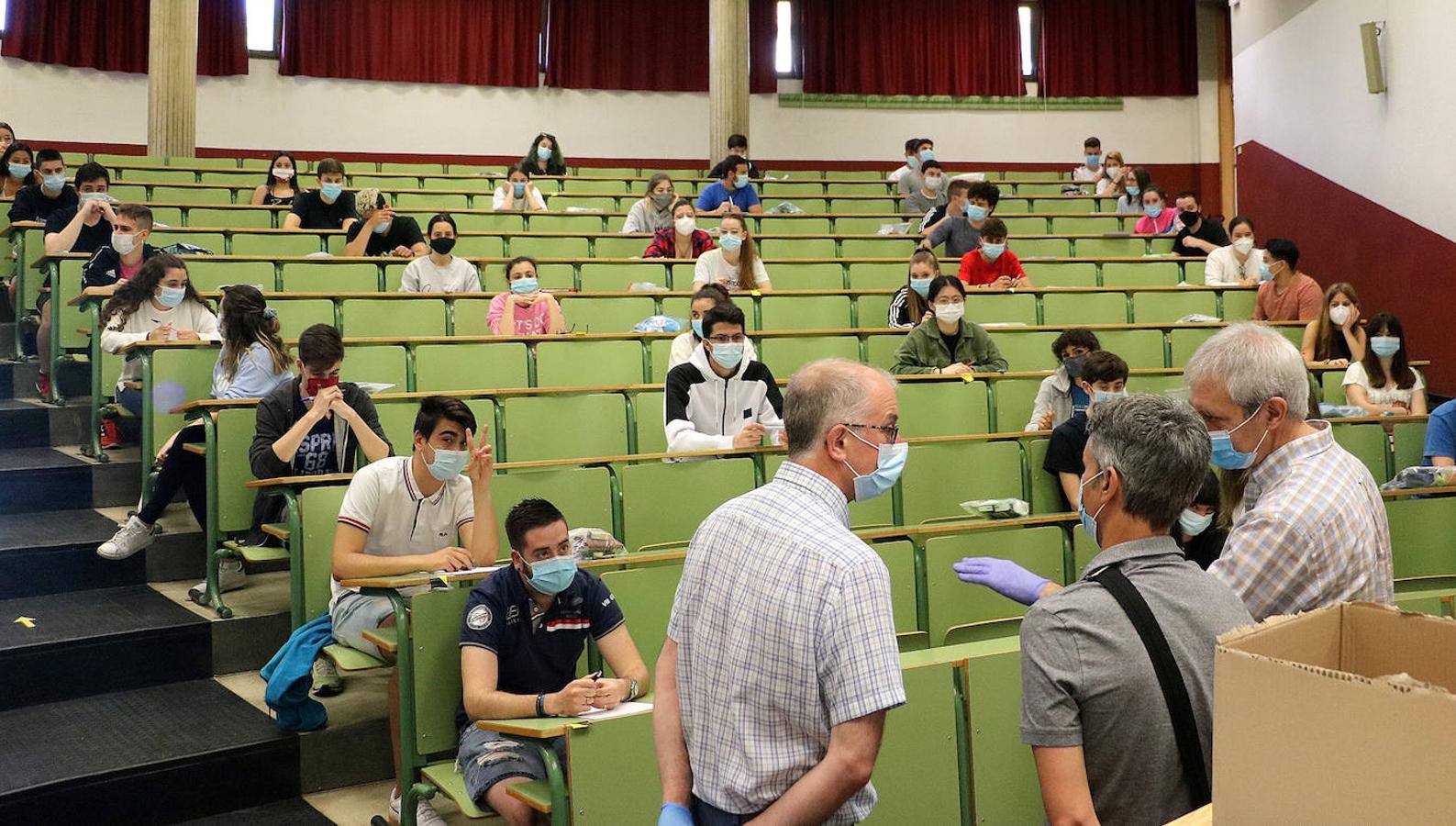 Fotos: Arrancan las pruebas de la Evaluación de Bachillerato para el Acceso a la Universidad (EBAU) de León