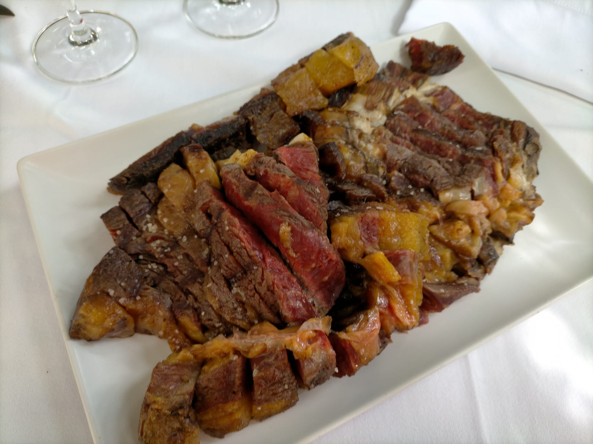 Este restaurante con hotel abre de nuevo sus puertas desde este viernes con todas las medidas de seguridad para disfrutar de sus instalaciones y su 'Carne nivel Dios'.