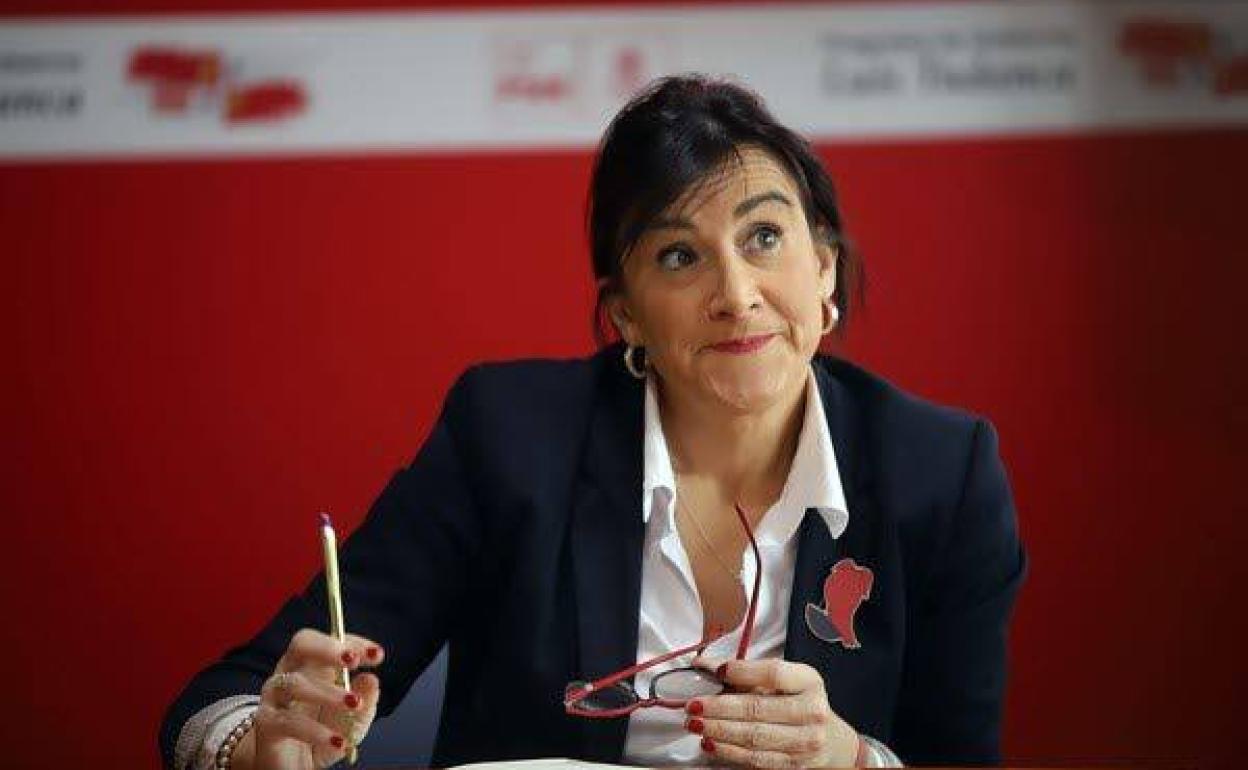 La secretaria de Organización del PSOE regional, Ana Sánchez, en una rueda de prensa. 