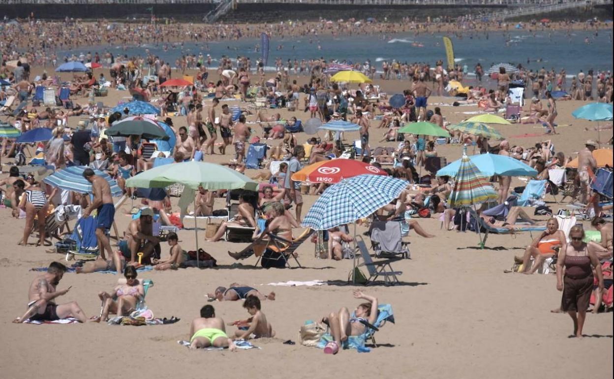 Playa de San Lorenzo esta mañana.